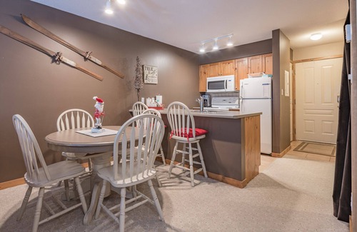 Silver Star Mountain Condo | Serene Slopeside Condo: 10/10 Rated with Hot Tub & Spa