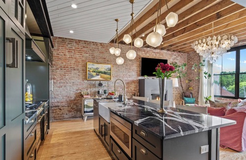 Burnsville Condo | Premier Downtown Condo with Elevator & Kitchen Access