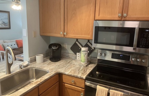 Manteo Condo | Top-Floor Condo with Balcony & Spa, Rated 10/10 for Guests