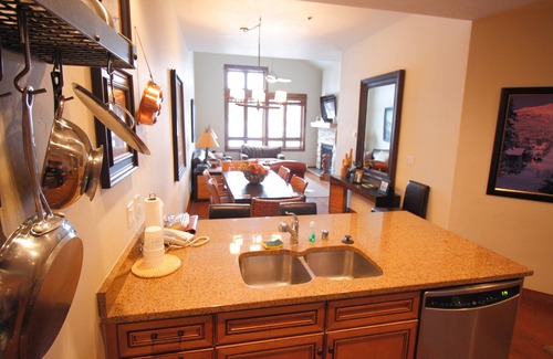 Four O'Clock Condo | Top Floor Corner Retreat - Ski In/Out & Pool Access