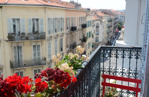 Centre Ville-Gare Apartment | Central Flat with Breakfast - Perfect for Families!