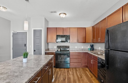 West Des Moines Apartment | Modern King Suite with Ocean View & Private Pool