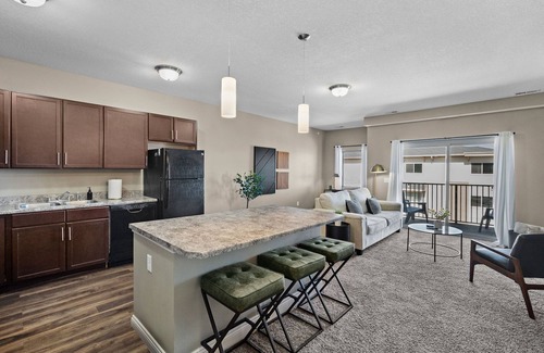 West Des Moines Apartment | Modern King Suite with Ocean View & Private Pool