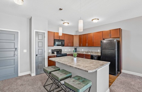 West Des Moines Apartment | Modern King Suite with Ocean View & Private Pool
