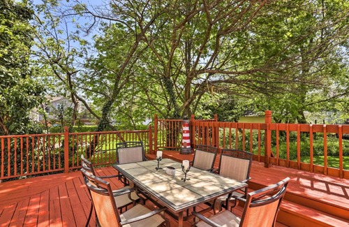 Lorain Apartment | Top-Floor Lake Erie Retreat Steps from the Waterfront!
