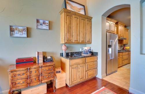 Lakeway Condo | Lake-View Condo with Boat Dock Access & Top Amenities