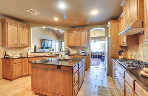 Lakeway Condo | Lake-View Condo with Boat Dock Access & Top Amenities