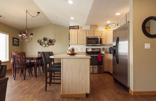 Chelan Condo | Lake View Retreat: 10/10 Rated with Pool & Hot Tub Access