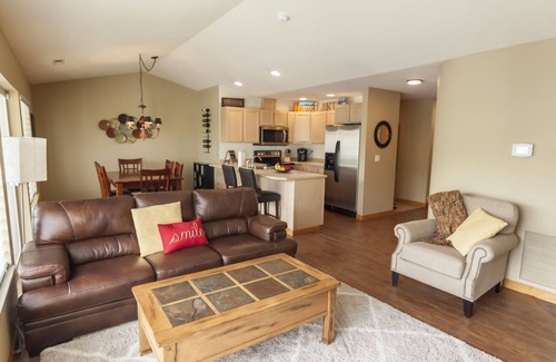 Chelan Condo | Lake View Retreat: 10/10 Rated with Pool & Hot Tub Access
