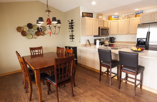 Chelan Condo | Lake View Retreat: 10/10 Rated with Pool & Hot Tub Access