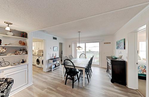 Ocean Isle Beach Apartment | Serene Top Floor Oasis with Ocean View and Private Beach