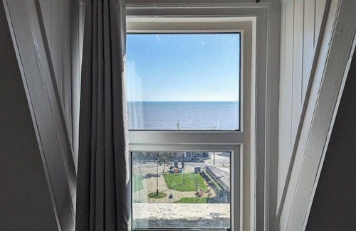 Bridlington Apartment | Ocean View Apartment with Kitchen and Breakfast Included