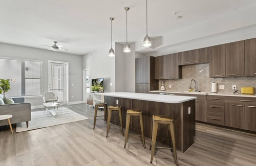 Pleasant Valley Apartment | Stylish 2BR Suite with Fast Wifi, Near Downtown Attractions