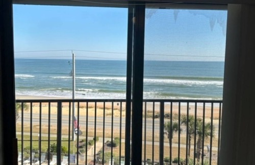 Ormond Beach Condo | Top Floor Condo with Breathtaking Ocean and Pool Views