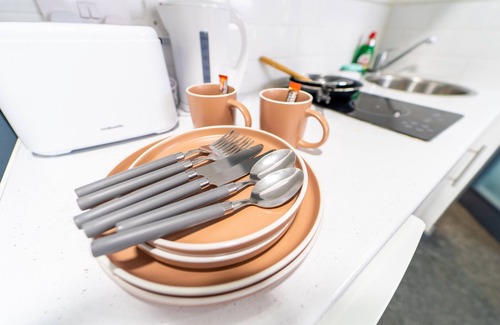 Selly Oak Apartment | Inviting Studio Retreat Near the City with Kitchen Access