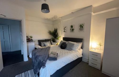 Hereford House | Top Floor Suite - Cedar House