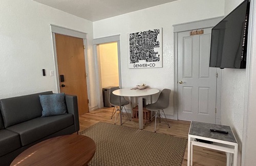 Uptown Apartment | Top floor Uptown apartment!nPet friendly in a lively neighborhood