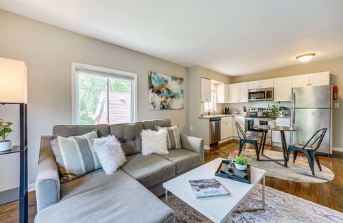 Wyandotte Apartment | Top-Floor Wyandotte Apartment Close to Detroit Riverfront