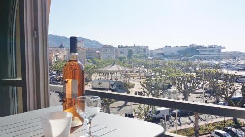 Le Suquet Apartment | Serene Top Floor Room with 2 Beds & Stunning Sea View