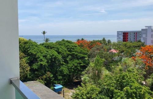 Saen Suk Apartment | Scenic Seaview & Rooftop Pool at Blu X Hotel