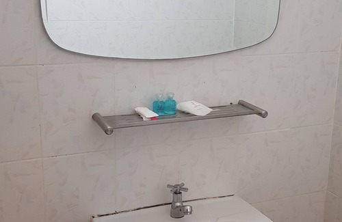Mak Khaeng Hotel | Budget-Friendly Top Hostel with Breakfast & Family Amenities