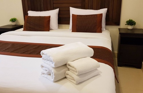Mak Khaeng Hotel | Budget-Friendly Top Hostel with Breakfast & Family Amenities