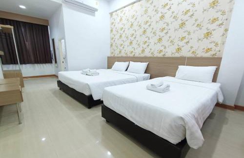 Maha Sarakham Hotel | Top Inn: Guest Rated 9/10 with Family-Friendly Amenities