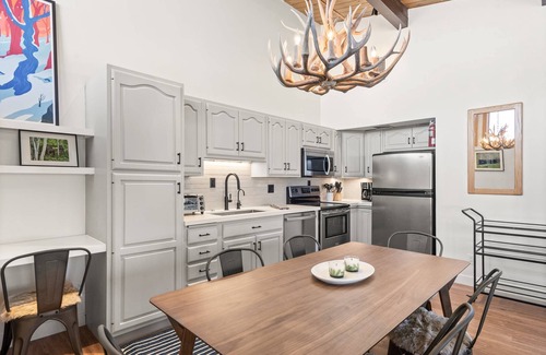 Snowmass Village Condo | Unwind with a 10% Discount: Pool, Spa & More Await!