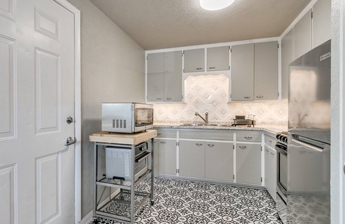 Norman House | Top Level Charming Townhome with 1 bedroom as close to campus as you can get!
