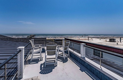 North End Condo | Top Level Luxury BeachFront on Boardwalk, Roof Deck, Pool & Elevator! 6BR/7BA!