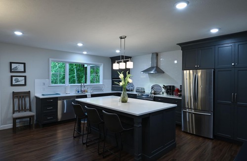 Flippin House | Prime Riverside Retreat: 10/10 Guest Rated with Pool & Privacy