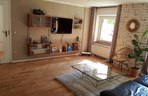 Parkstadt Apartment | Prime Location: Bogenhausen Designer Apartment, Child-Friendly Haven