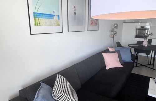 Alt-Travemunde/Ronnau Apartment | Prime Beachfront Location with Breathtaking 32nd-Floor Views