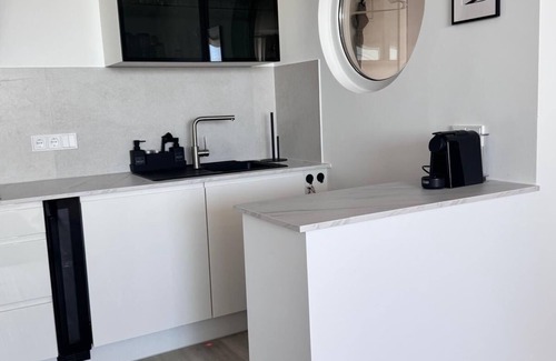 Alt-Travemunde/Ronnau Apartment | Prime Beachfront Location with Breathtaking 32nd-Floor Views