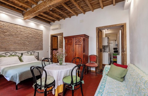 Rione V Ponte Apartment | Historic Stay Near Piazza Navona with WiFi & Pet-Friendly
