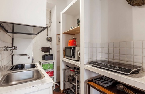Rione V Ponte Apartment | Historic Stay Near Piazza Navona with WiFi & Pet-Friendly
