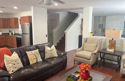 Austin House | Immaculate Two-Story House with Pool and Fast Wi-Fi