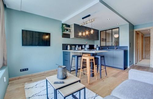 Morzine Apartment | Prime Location with Superb Accommodation Facing the Tracks