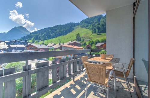Morzine Apartment | Prime Location with Superb Accommodation Facing the Tracks