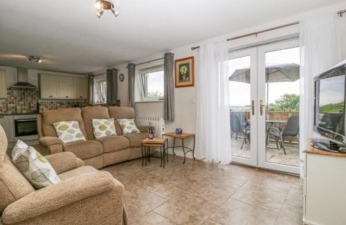 St. Brides Netherwent House | Pet-Friendly Retreat at Top Lodge with Great Reviews