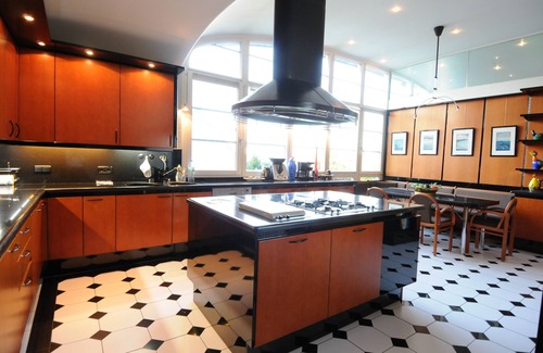 Braunsfeld Villa | Unmatched Comfort at Paladio Villa: Penthouse for 8 in Köln