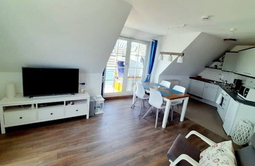 Westerdeichstrich Apartment | Modern Retreat with Ocean View & Breakfast Near the Beach