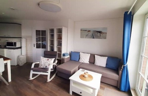 Westerdeichstrich Apartment | Modern Retreat with Ocean View & Breakfast Near the Beach