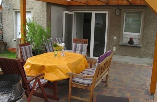 Stetzsch House | Modern Bungalow in Prime Location with Family-Friendly Amenities