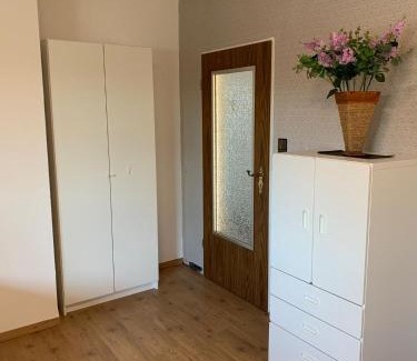 Riede Apartment | Convenient Monteurwohnung Riede with Great Connectivity