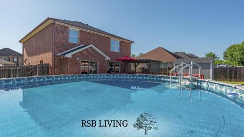 Grand Prairie House | Designer Pool House for Large Groups in Grand Prairie