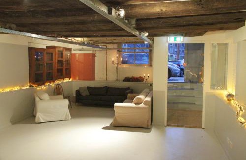 Nieuwmarkt en Lastage Bed & Breakfast | Elegant Apartment by the Canal in Historic Centre