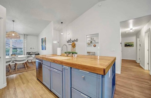 Twin Falls House | Bright Retreat with Comfy Beds & Delicious Breakfast
