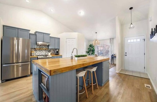 Twin Falls House | Bright Retreat with Comfy Beds & Delicious Breakfast
