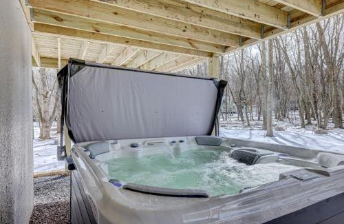 Albrightsville Ski Chalet | Relaxing Retreat at Top Notch Lodge with Hot Tub & Pool